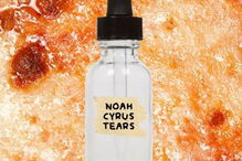 Frasco de lágrimas de Noah Cyrus