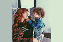 Carolina Deslandes com o filho, Santiago