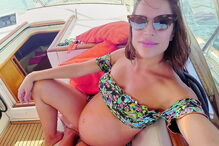 Famosas dão boas vindas ao outono na praia