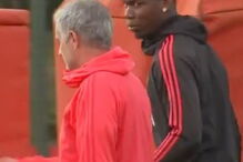 Mourinho e Pogba no treino do United