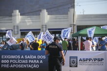 Concentração de polícias reivindicam os seus direitos