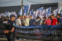 Centenas de polícias protestam junto do Ministério das Finanças