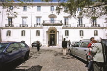 Tribunal Constitucional  deu razão ao homem que quer impedir rapariga que criou de usar o seu apelido