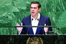 Tsipras lidera governo grego 