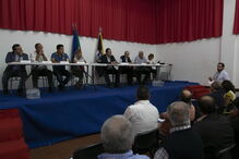 Assembleia municipal em Vila Facaia