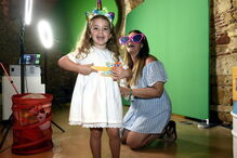 Cláudia Dias Gomes diverte-se com a filha