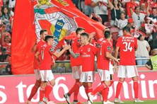 Benfica voa para a liderança do campeonato