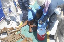 Jovem indonésio sobrevive 49 dias à deriva no mar