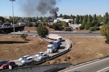 Atrelado arde na VCI no Porto