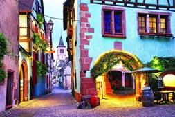 Casas coloridas formam o postal perfeito de Colmar