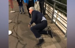 Mourinho cai em Wembley