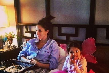Meghan "apanhada" sem maquilhagem em momento carinhoso com a afilhada
