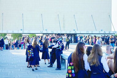 Largas centenas de jovens participaram na cerimónia que se realizou ontem de manhã, no Teatro Municipal de Faro
