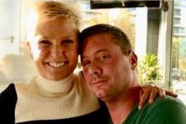 Xuxa tira selfie com fã que acabou por morrer de ataque cardíaco