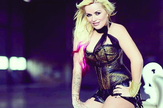 Ruth Marlene em palco no Festival do Berbigão