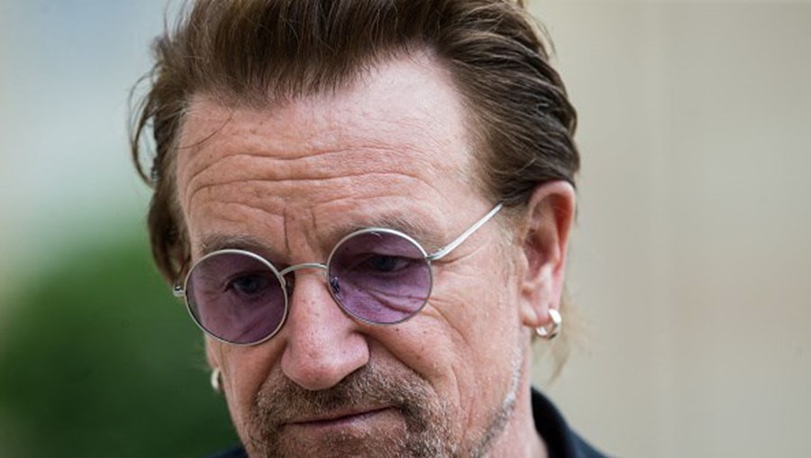 Bono perde subitamente a voz