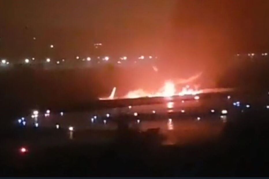 Avião incendeia-se em Sochi com 170 pessoas a bordo