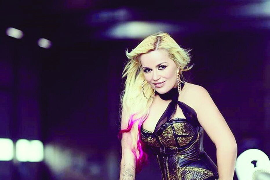 Ruth Marlene em palco no Festival do Berbigão