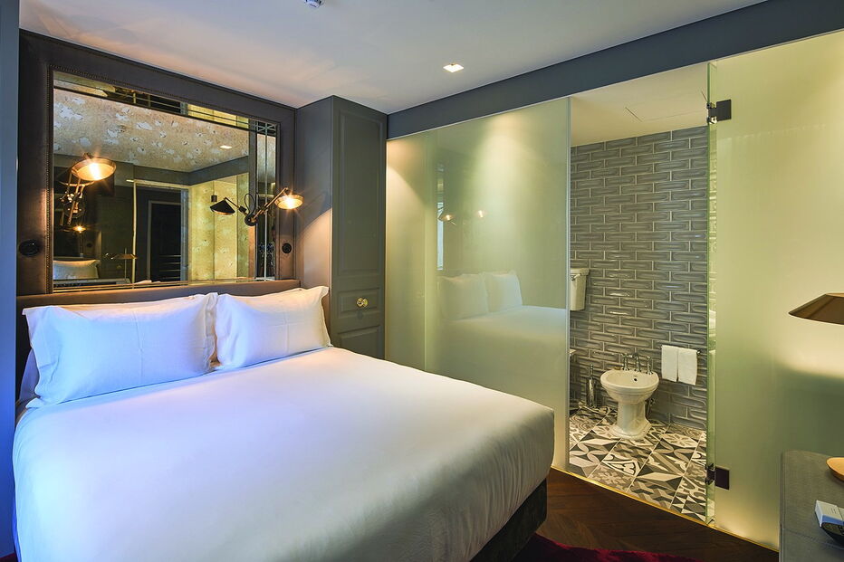 Hotel dispõe de cinco quartos cuja decoração é inspirada nas várias áreas artísticas