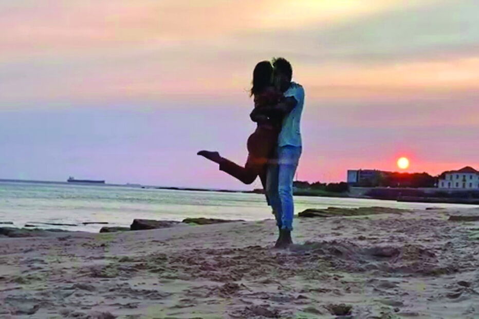 Foi através de um vídeo emotivo na praia que a atriz anunciou que está grávida pela primeira vez. Rita não esconde a felicidade