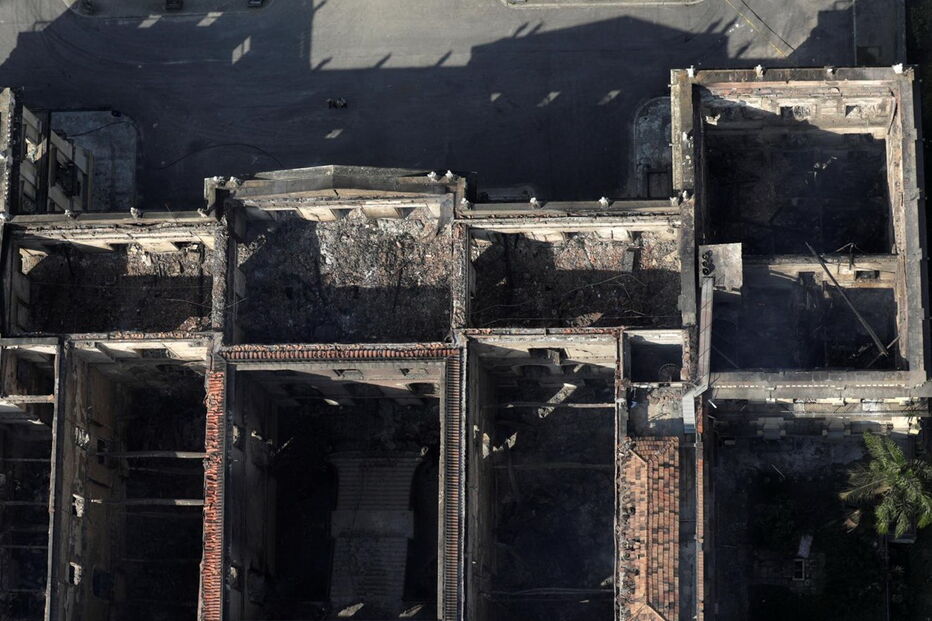 Museu Nacional do Brasil ficou destruído após fogo catastrófico