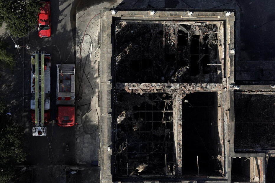 Museu Nacional do Brasil ficou destruído após fogo catastrófico