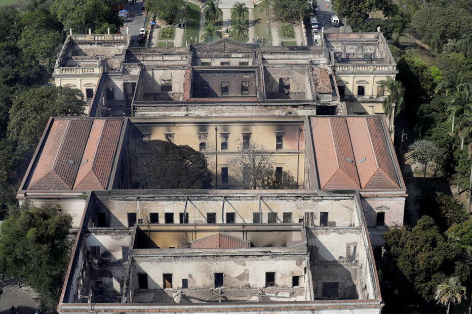 Museu Nacional do Brasil ficou destruído após fogo catastrófico
