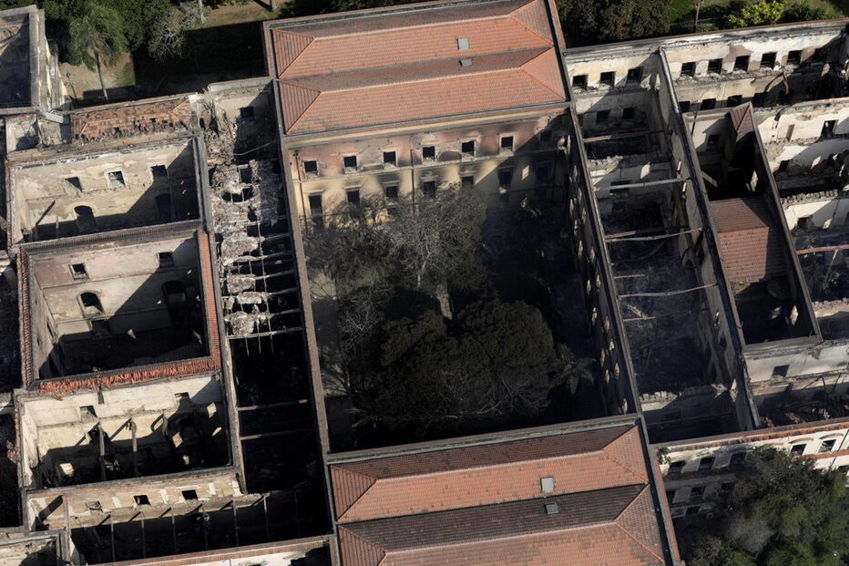Museu Nacional do Brasil ficou destruído após fogo catastrófico