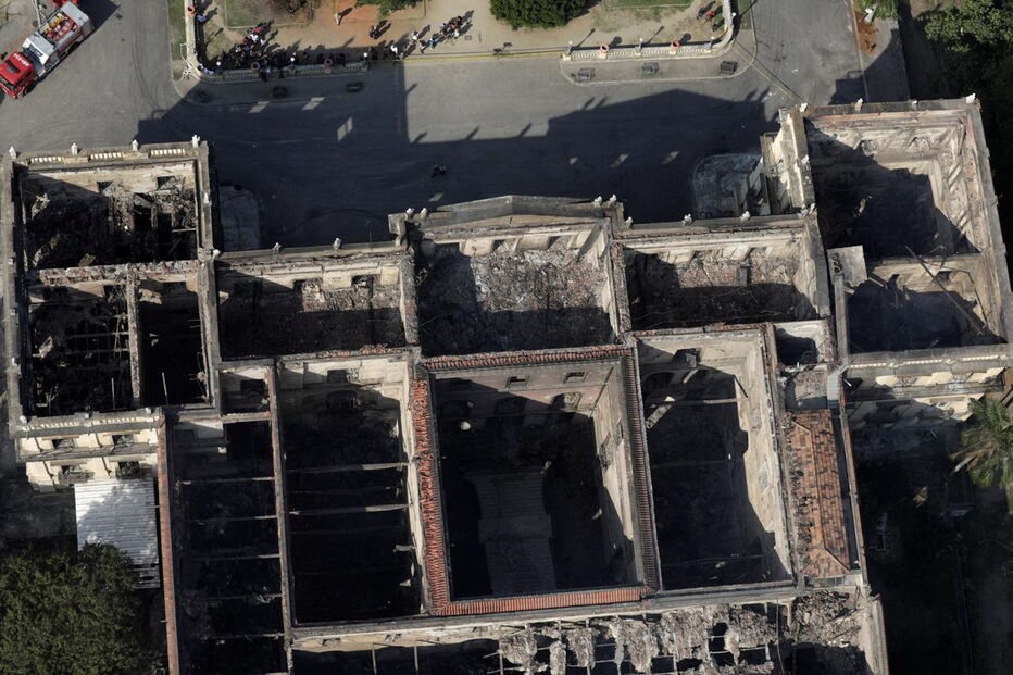 Museu Nacional do Brasil ficou destruído após fogo catastrófico