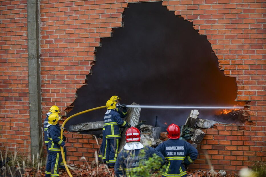 Incêndio em armazéns nas Caldas da Rainha	