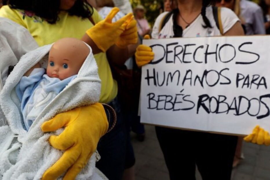 Caso de bebés-roubados durante ditadura de Franco volta a tribunal em Madrid