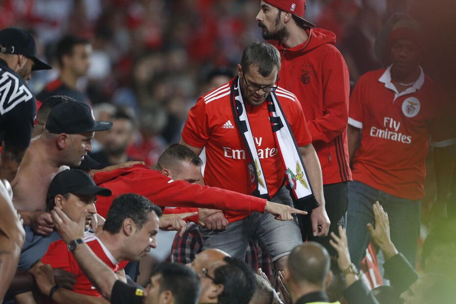 Comportamento do público no dérbi vale ao Benfica multa de quase 4.500 euros