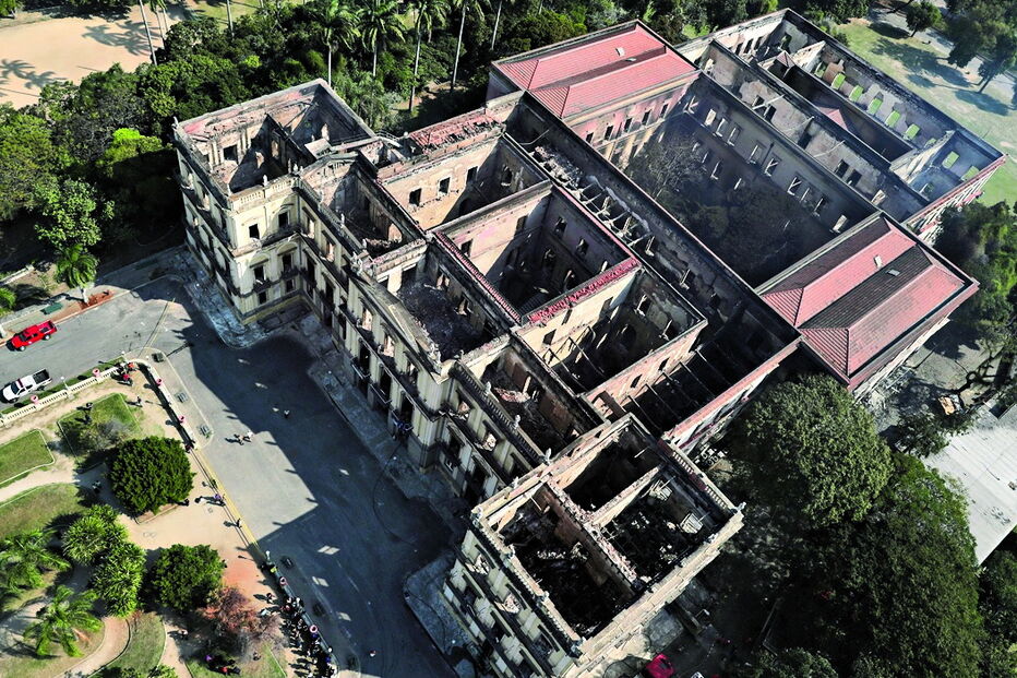 Vista de cima, a destruição do Museu Nacional do Brasil é elucidativa: 90% do acervo está perdido, para sempre