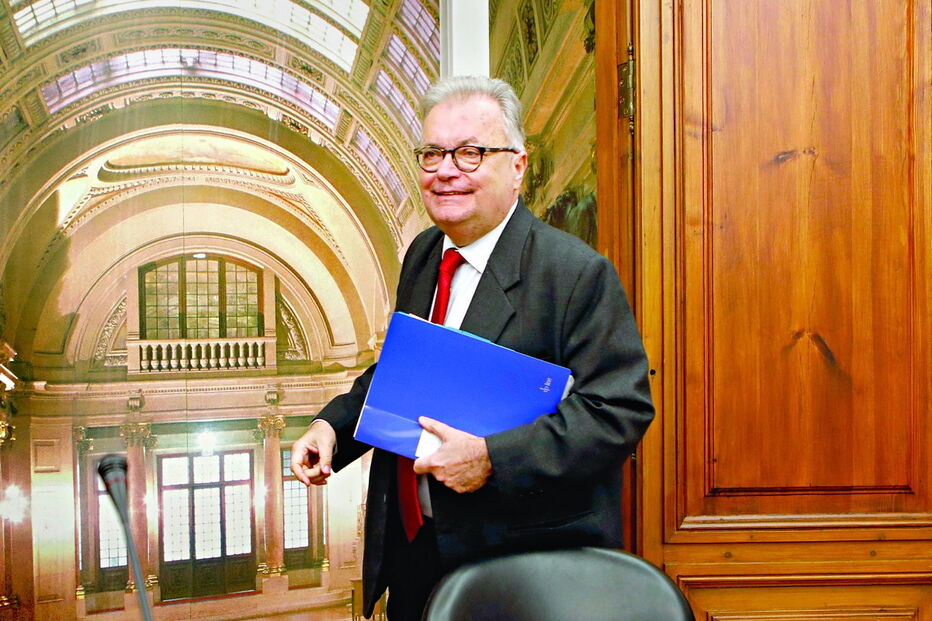 O ministro da Cultura, Luís Filipe Castro Mendes, tem a pasta da Comunicação Social