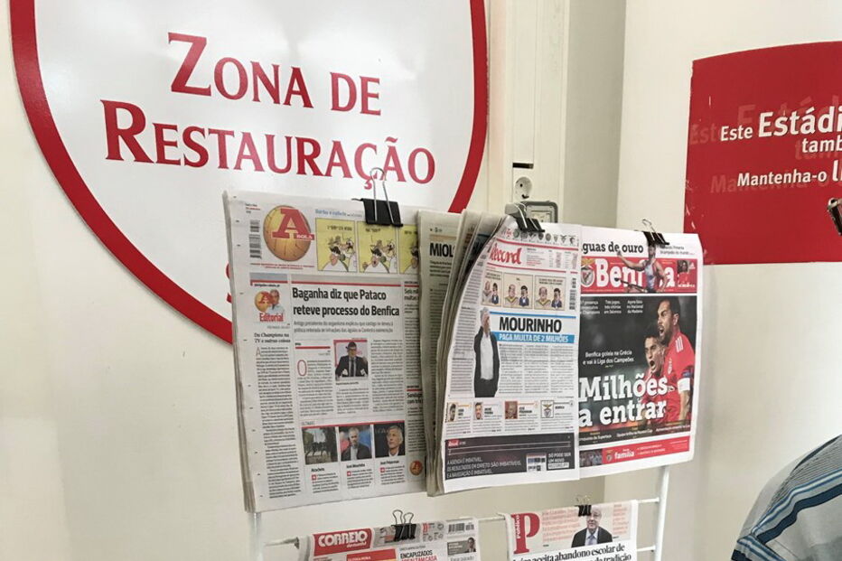 Banca de jornais no Estádio do Sport Lisboa e Benfica