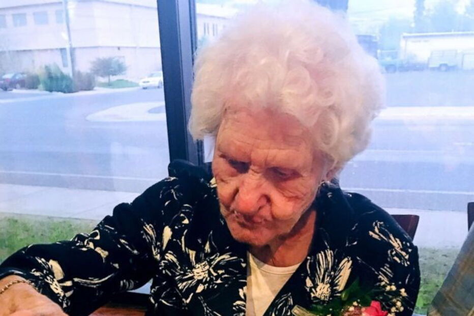 Helen Self celebrou 109 anos e foi paga para almoçar em restaurante