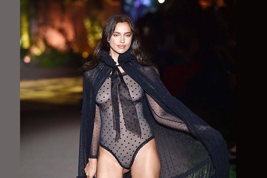 Irina Shaik no desfile da Intimissi, em Verona