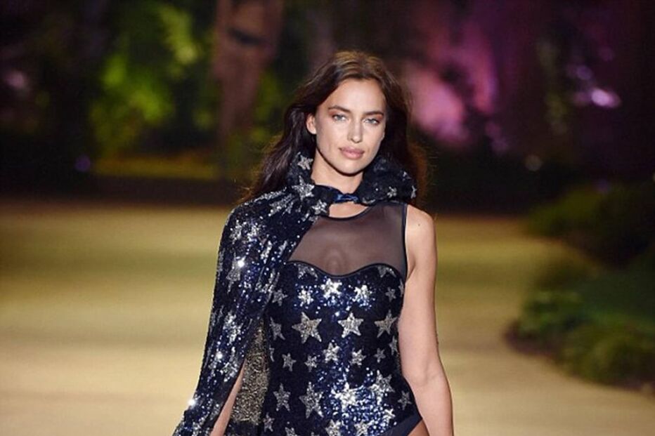 Irina Shaik no desfile da Intimissi, em Verona