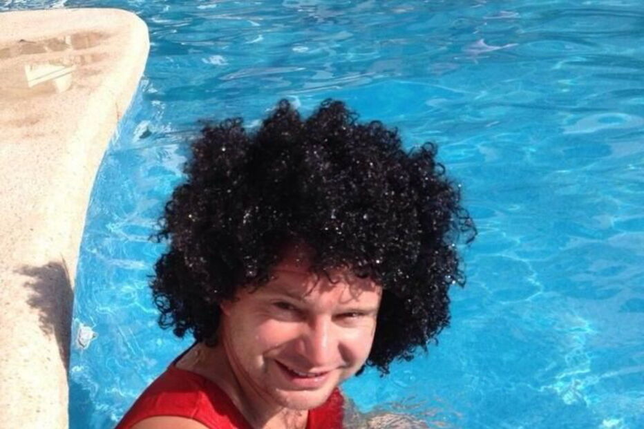 Encontra noivo morto em quarto de hotel horas após se casarem