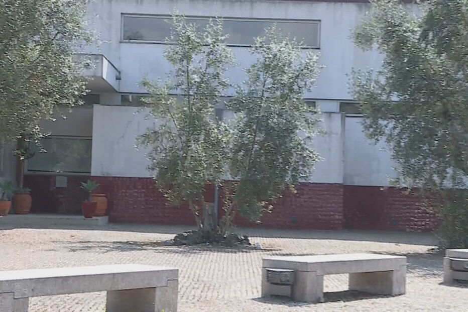 Ladrões roubam 70 mil euros de casa paroquial em Santa Maria da Feira