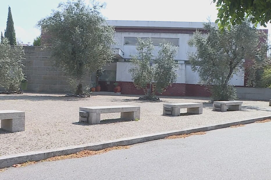 Ladrões roubam 70 mil euros de casa paroquial em Santa Maria da Feira