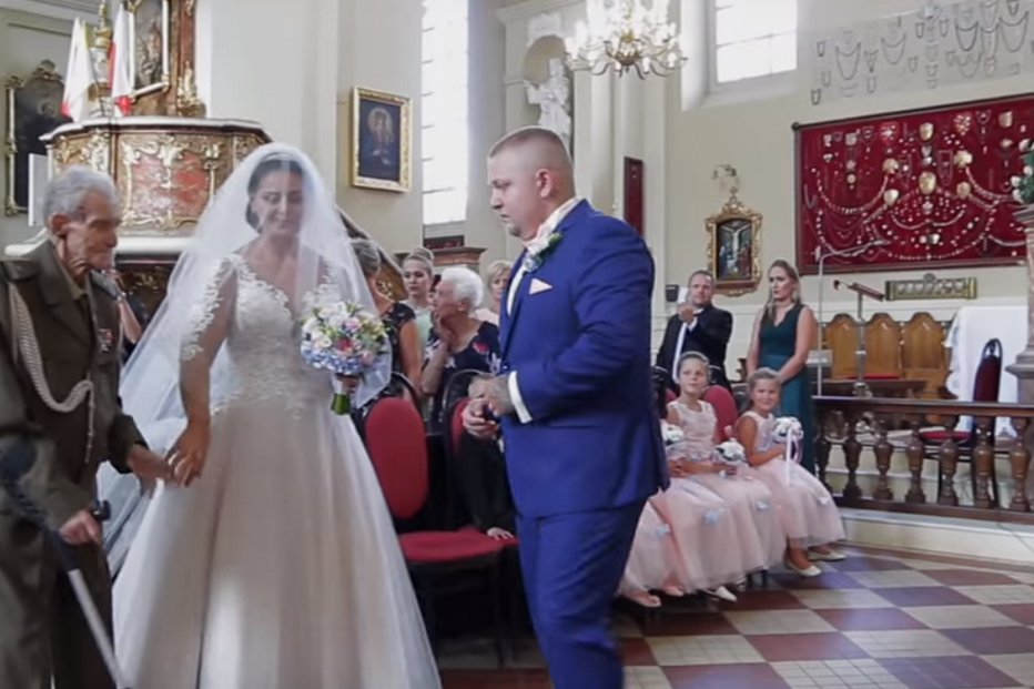 Herói de guerra morre dois dias após levar neta ao altar