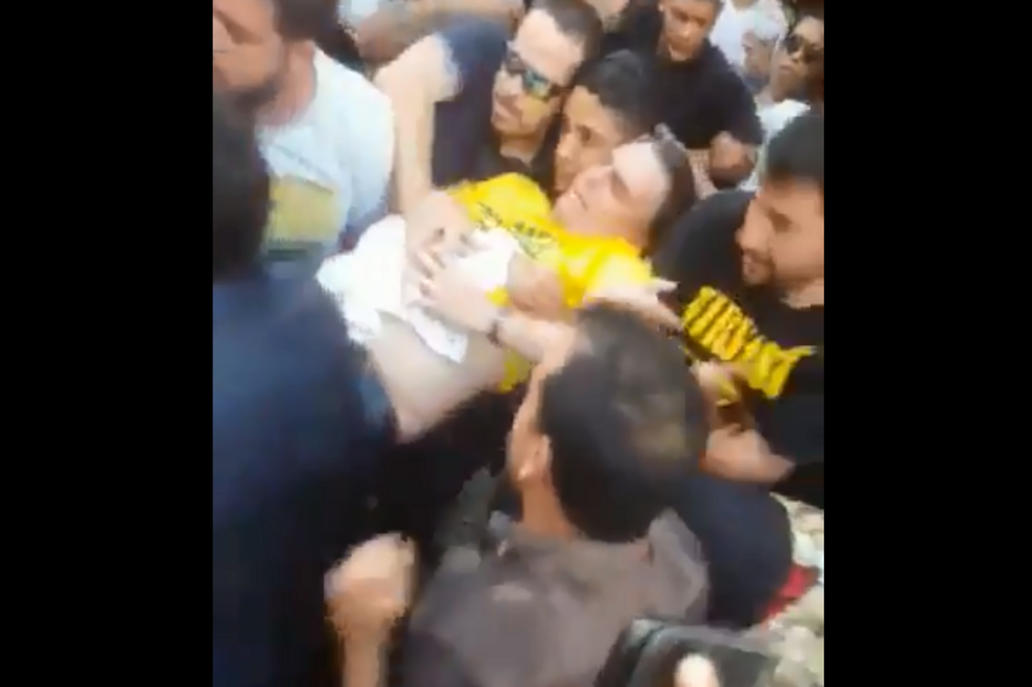 Vídeos mostram momento em que Bolsonaro é esfaqueado