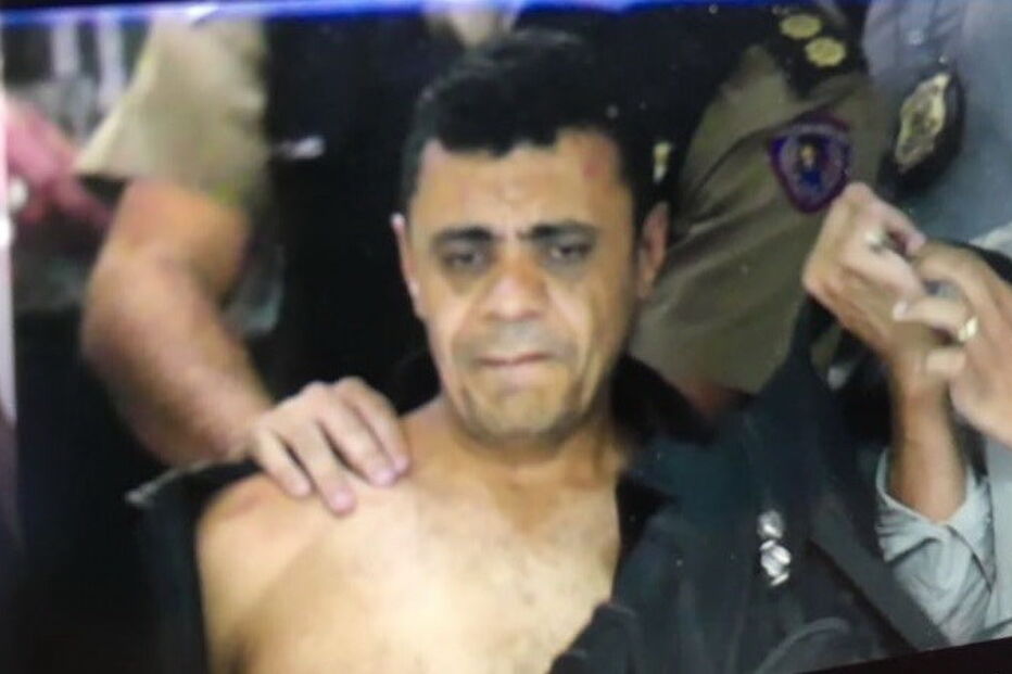 Homem detido por esfaquear candidato presidencial brasileiro Jair Bolsonaro