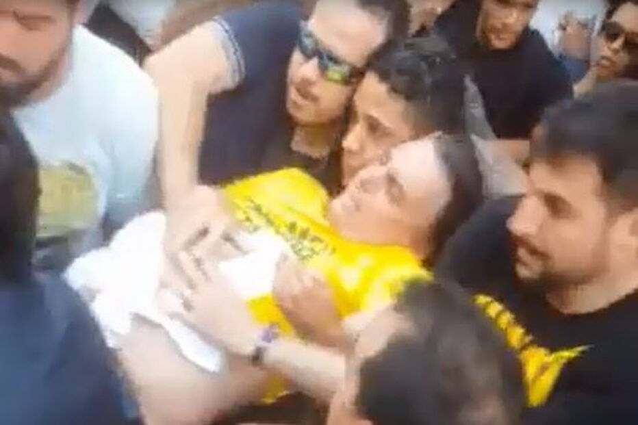  Vídeos mostram momento em que Bolsonaro é esfaqueado