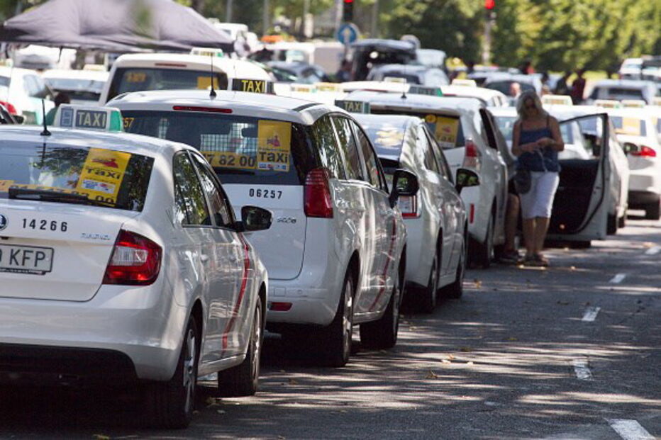 Taxistas de Vigo obrigados a esperar que clientes entrem em casa