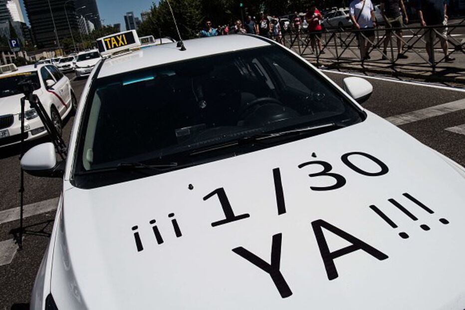 Taxistas de Vigo obrigados a esperar que clientes entrem em casa