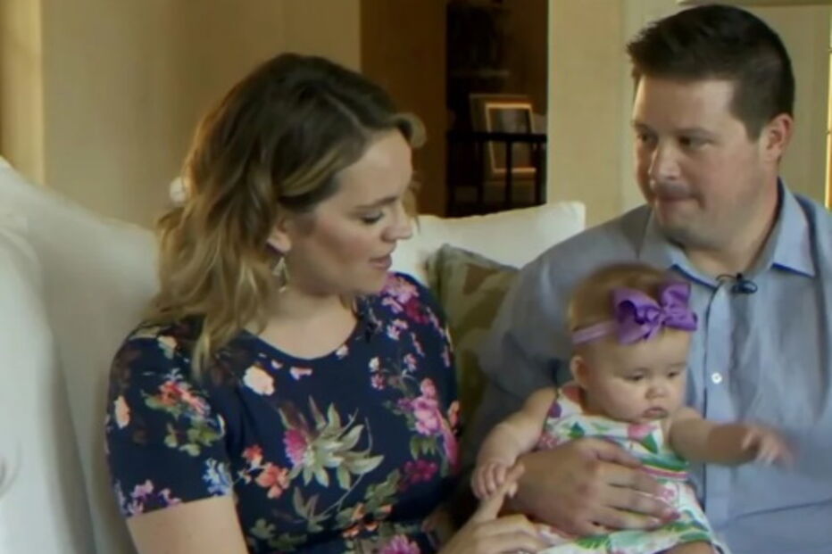 Polícia adota filha bebé de mulher sem-abrigo que conheceu durante patrulha