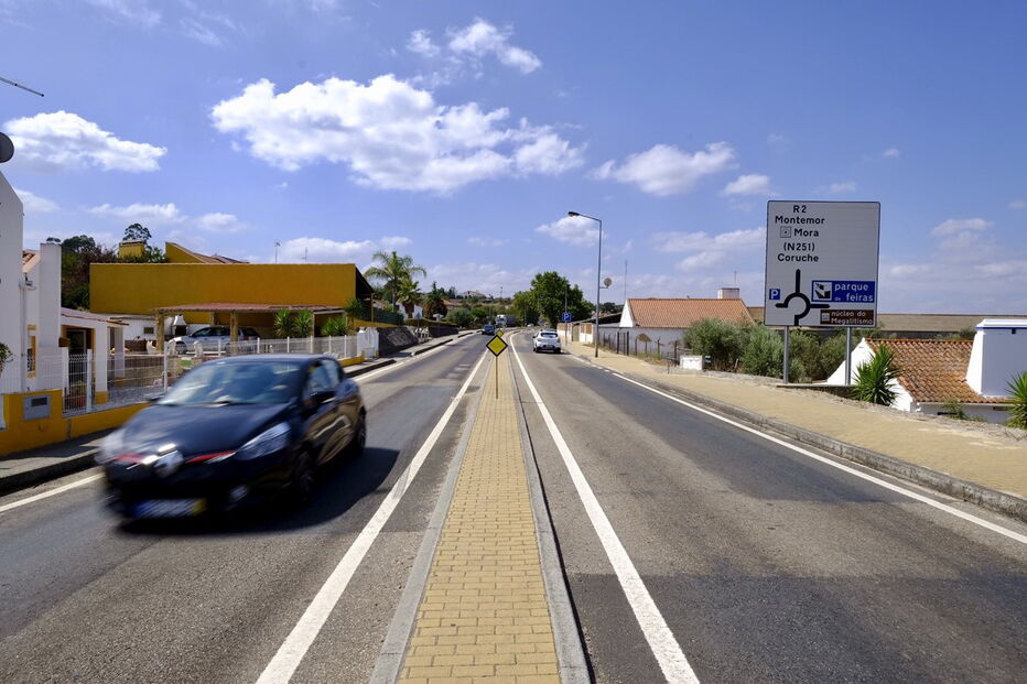 Avenida da vila alentejana de Mora, em Évora 
