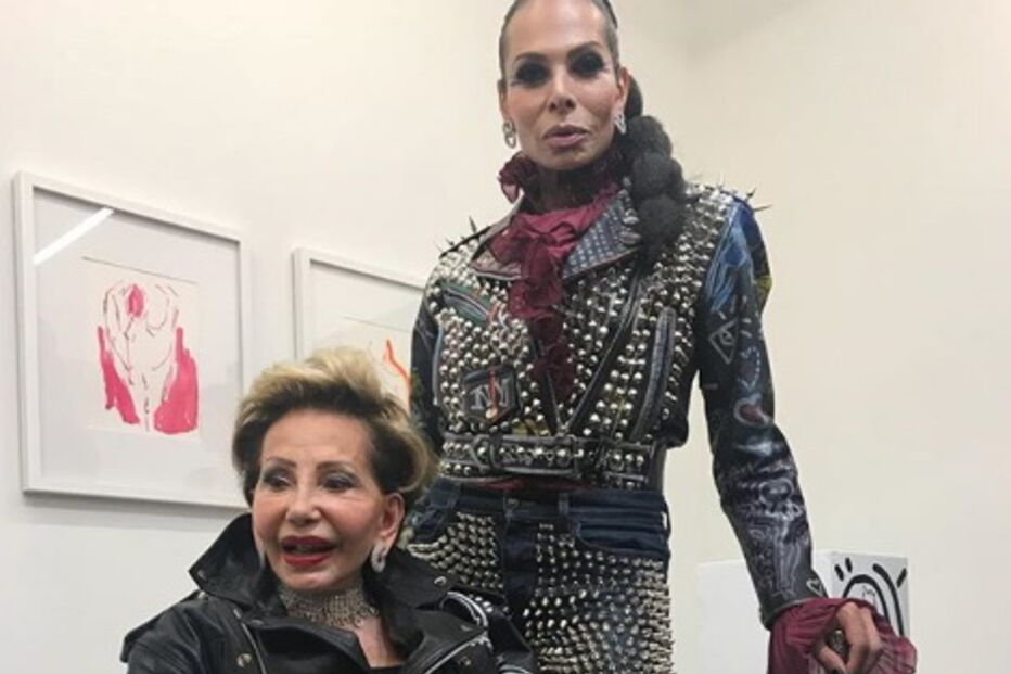 Castelo Branco brilha de minissaia ao lado de Betty